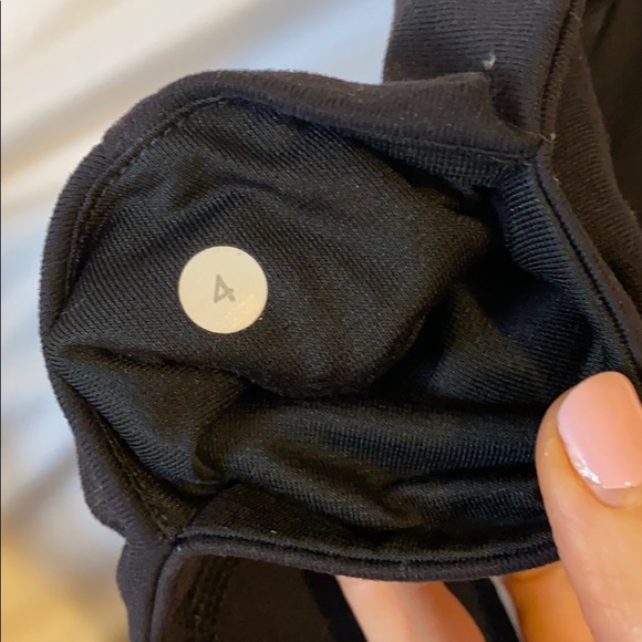 Lululemon black crops with pockets - Picture 6 of 6